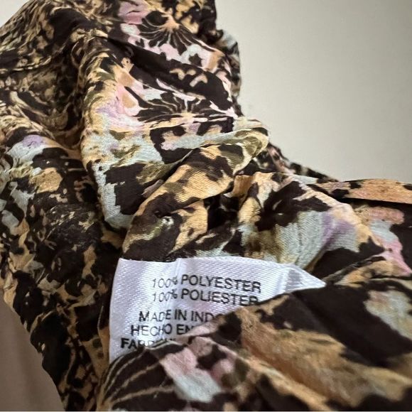 Le Caviar Printed Ruffle Button Up Blouse Size Large - Picture 6 of 7